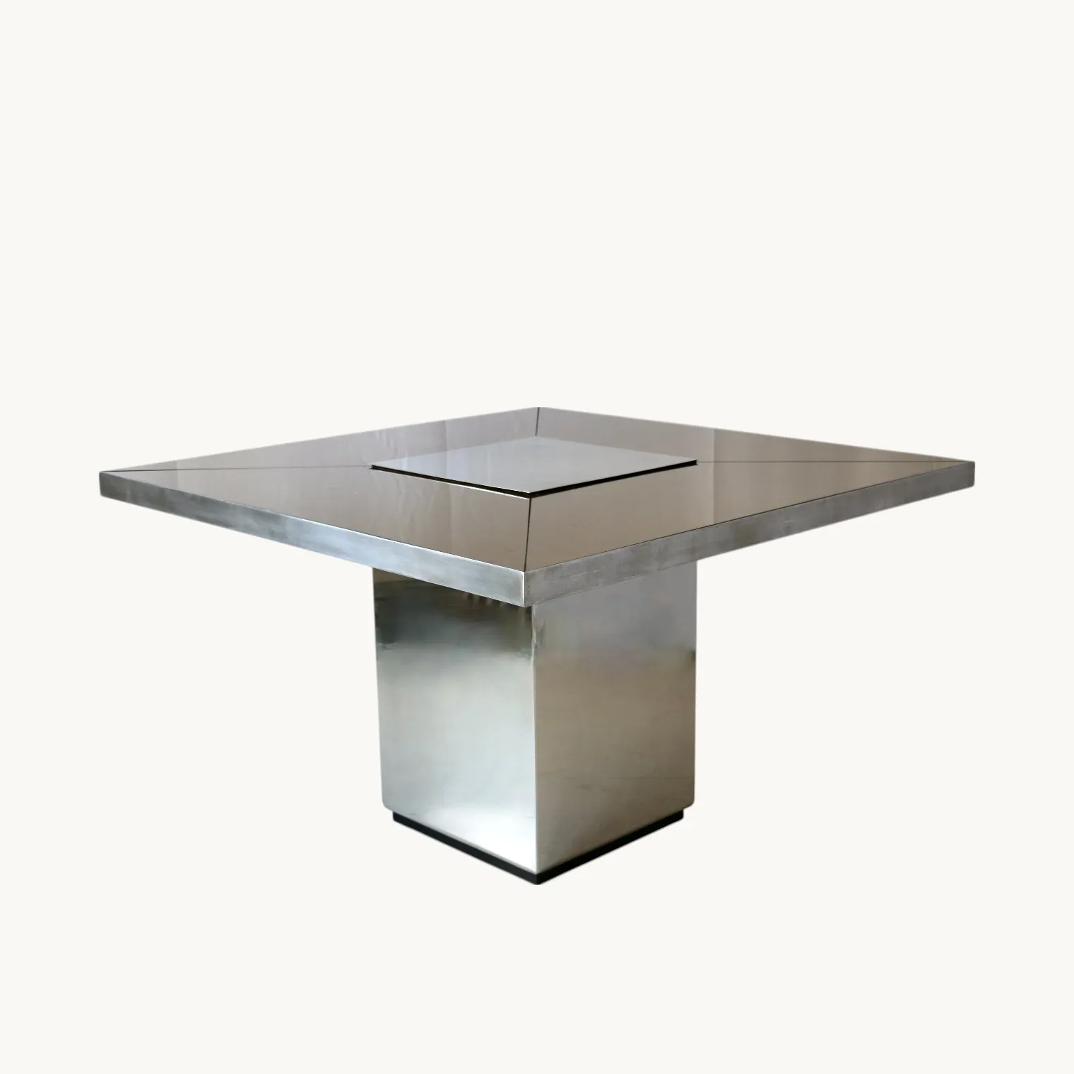 Une table carrée, Italie années 70. image 1